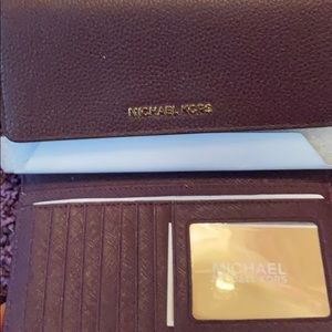 Michael kors wallet never used
